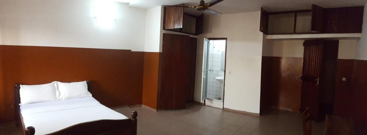 Academia Hôtel Lomé Extérieur photo