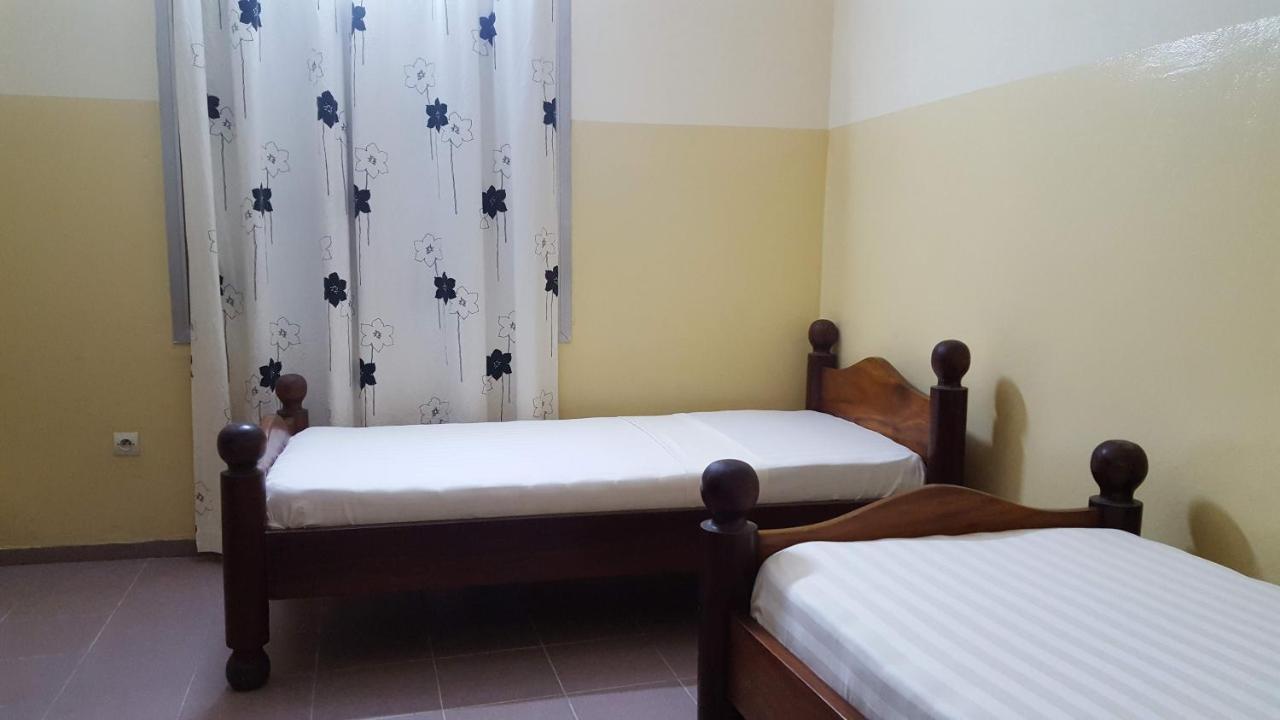 Academia Hôtel Lomé Extérieur photo